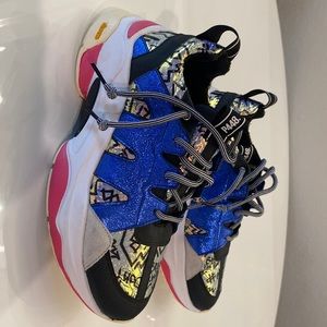 A New & bold chunky sole sneaker  True to size ! 37